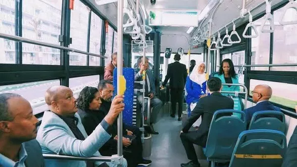 የአዲስ አበባን የትራንስፖርት እጥረት ይቀንሳሉ የተባሉ መቶ የኤሌክትሪክ አውቶቡሶች ወደ ስምሪት ገቡ - Sputnik አፍሪካ