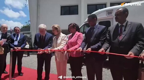የሩሲያ መንግሥት ዘመናዊ ተንቀሳቃሽ ላብራቶሪ ለኢትዮጵያ ለገሰ - Sputnik አፍሪካ