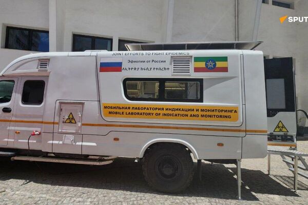 የሩሲያ መንግሥት ዘመናዊ ተንቀሳቃሽ ላብራቶሪ ለኢትዮጵያ ለገሰ የሩሲያ መንግሥት ዘመናዊ ተንቀሳቃሽ ላብራቶሪ ለኢትዮጵያ ለገሰ - Sputnik አፍሪካ
