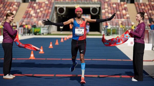በሞስኮ የግማሽ ማራቶን ውድድር የኢትዮጵያ እና የኬንያ አትሌቶች ድል ተቀዳጁ - Sputnik አፍሪካ
