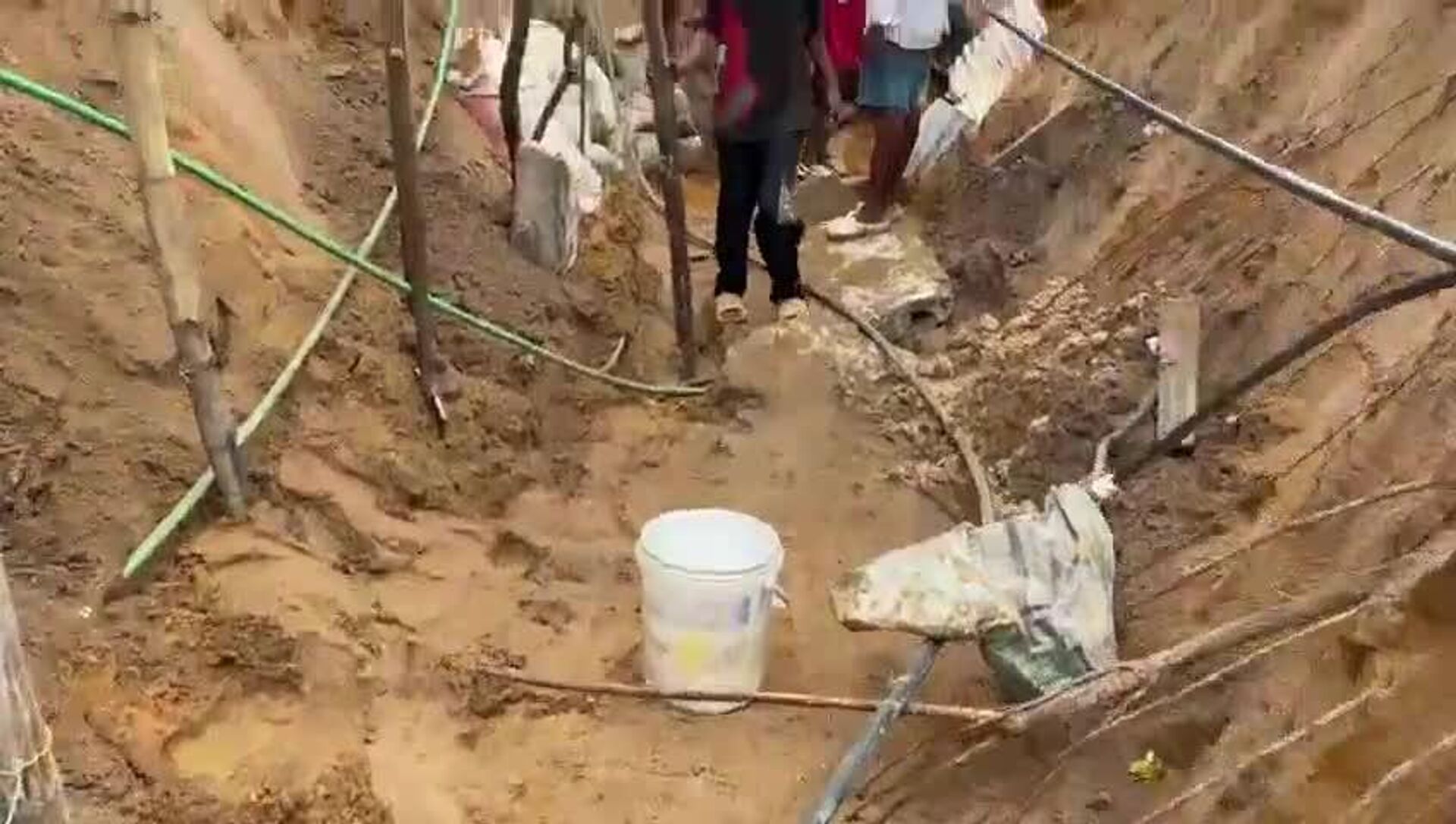 በኮንጎ ኪንሻሳ በደረሰ የጎርፍ አደጋ ቢያንስ ስድስት ሰዎች መሞታቸው ተሰማ በኮንጎ ኪንሻሳ በደረሰ የጎርፍ አደጋ ቢያንስ ስድስት ሰዎች መሞታቸው ተሰማ - Sputnik አፍሪካ, 1920, 03.05.2025