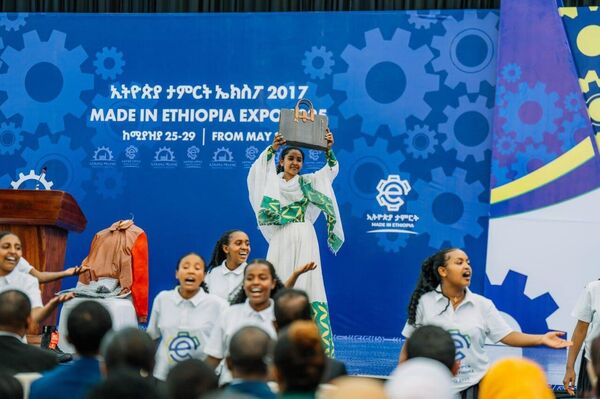 ‘በኢትዮጵያ ታምርት' ንቅናቄ 13 ሺህ 800 አዳዲስ አነስተኛና መካከለኛ ኢንተርፕራይዞች ሥራ መጀመራቸው ተገለፀ ‘በኢትዮጵያ ታምርት' ንቅናቄ 13 ሺህ 800 አዳዲስ አነስተኛና መካከለኛ ኢንተርፕራይዞች ሥራ መጀመራቸው ተገለፀ - Sputnik አፍሪካ