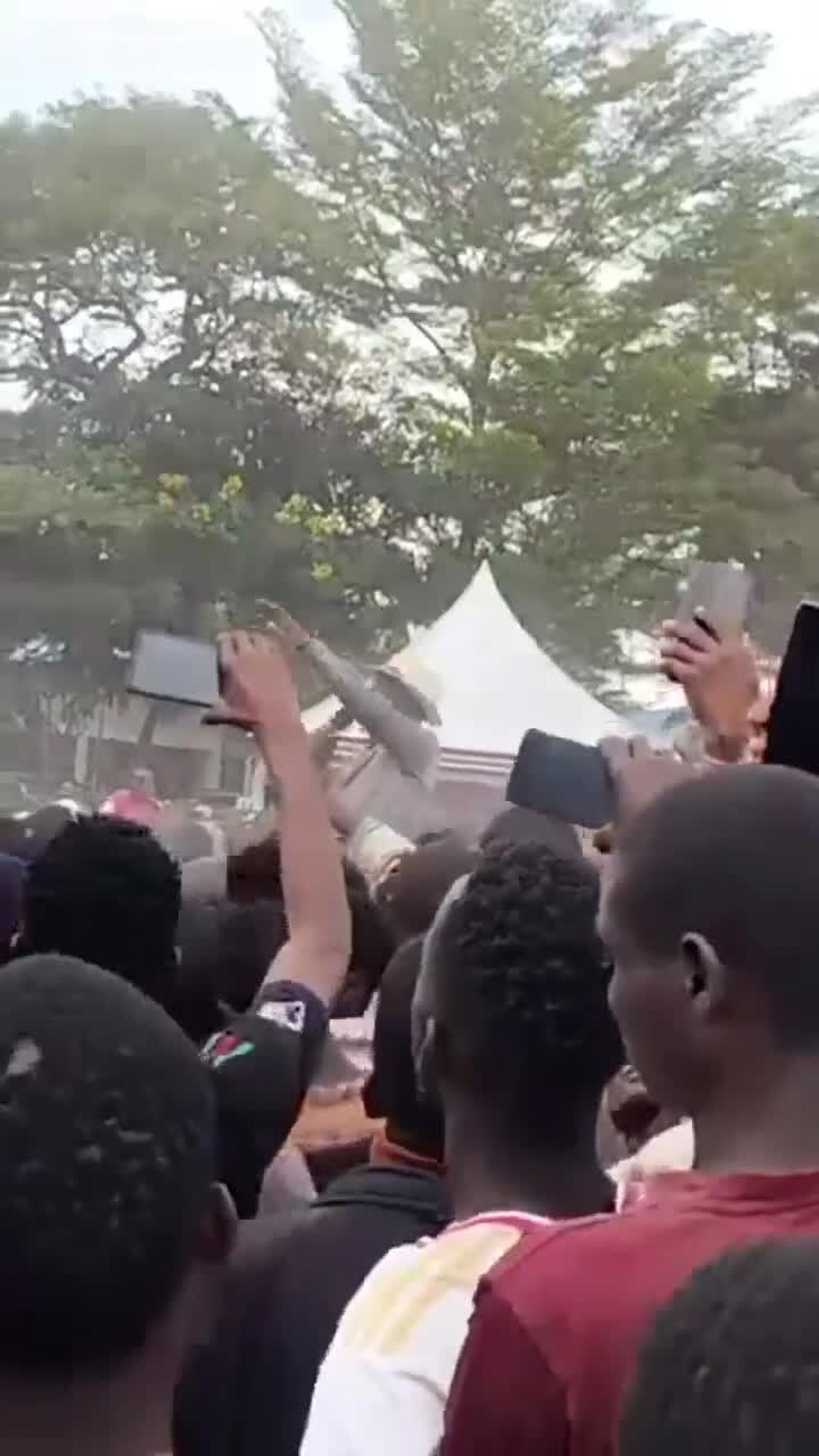 በኬንያ ፕሬዝዳንት ላይ የጫማ ጥቃት የሰነዘሩ ሶስት ሰዎች በቁጥጥር ስር ዋሉ በኬንያ ፕሬዝዳንት ላይ የጫማ ጥቃት የሰነዘሩ ሶስት ሰዎች በቁጥጥር ስር ዋሉ - Sputnik አፍሪካ, 1920, 05.05.2025