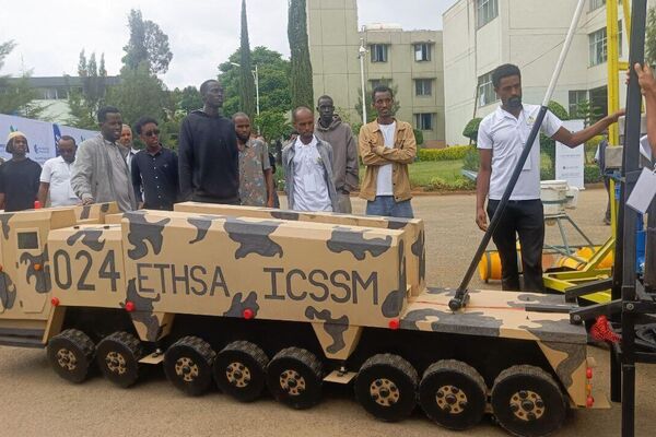 ኢትዮጵያዊዉ ወጣት በሰሜን ኮሪያ ተነሳሽነት የተሰራ አይሲቢኤምን በብሔራዊ የክህሎት ውድድር ላይ አሳየ ኢትዮጵያዊዉ ወጣት በሰሜን ኮሪያ ተነሳሽነት የተሰራ አይሲቢኤምን በብሔራዊ የክህሎት ውድድር ላይ አሳየ - Sputnik አፍሪካ