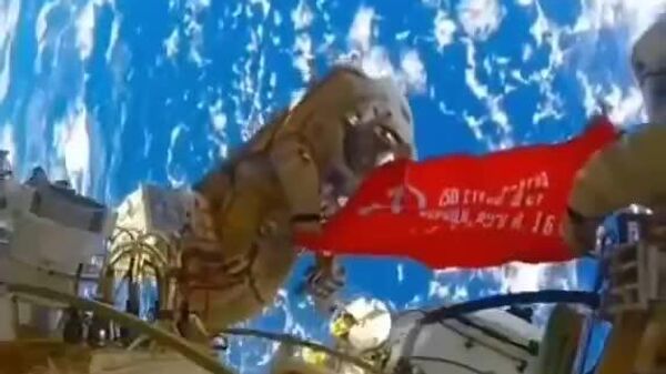 #viral | የሩሲያ ጠፈርተኞች የድል ባንዲራን ህዋ ላይ አውለበለቡ - Sputnik አፍሪካ