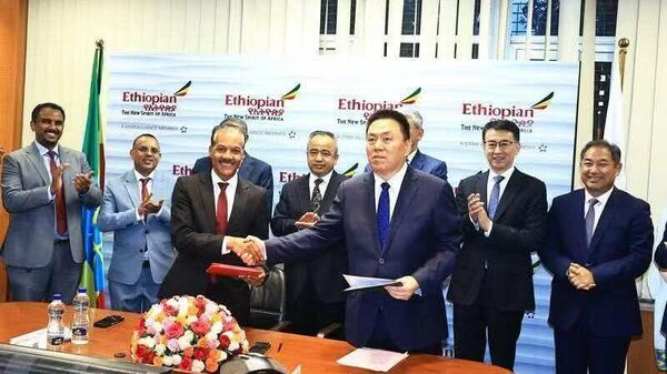 የኢትዮጵያ አየር መንገድ በቻይና ራስ ገዝ ክልል ዢንጂያንግ ዋና ከተማ ዊጉር የካርጎና የመንገደኞች በረራ ለማስጀመር ያለመ ስምምነት ተፈራረመ - Sputnik አፍሪካ