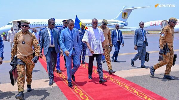 የቻድ ጠቅላይ ሚኒስትር የቶማስ ሳንካራ መታሰቢያ ምረቃ ላይ ለመሳተፍ ዋጋዱጉ ገቡ - Sputnik አፍሪካ