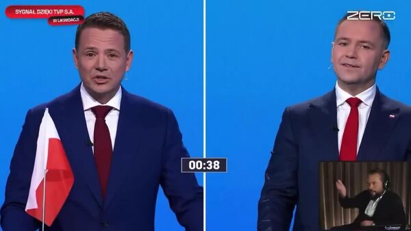 #viral | ፖላንዳዊው እጩ ፕሬዝዳንታዊ ተወዳዳሪ ካሮል ናውሮኪ በክርክር ወቅት አጠራጣሪ ነገር ሲውጡ ታይተዋል - Sputnik አፍሪካ