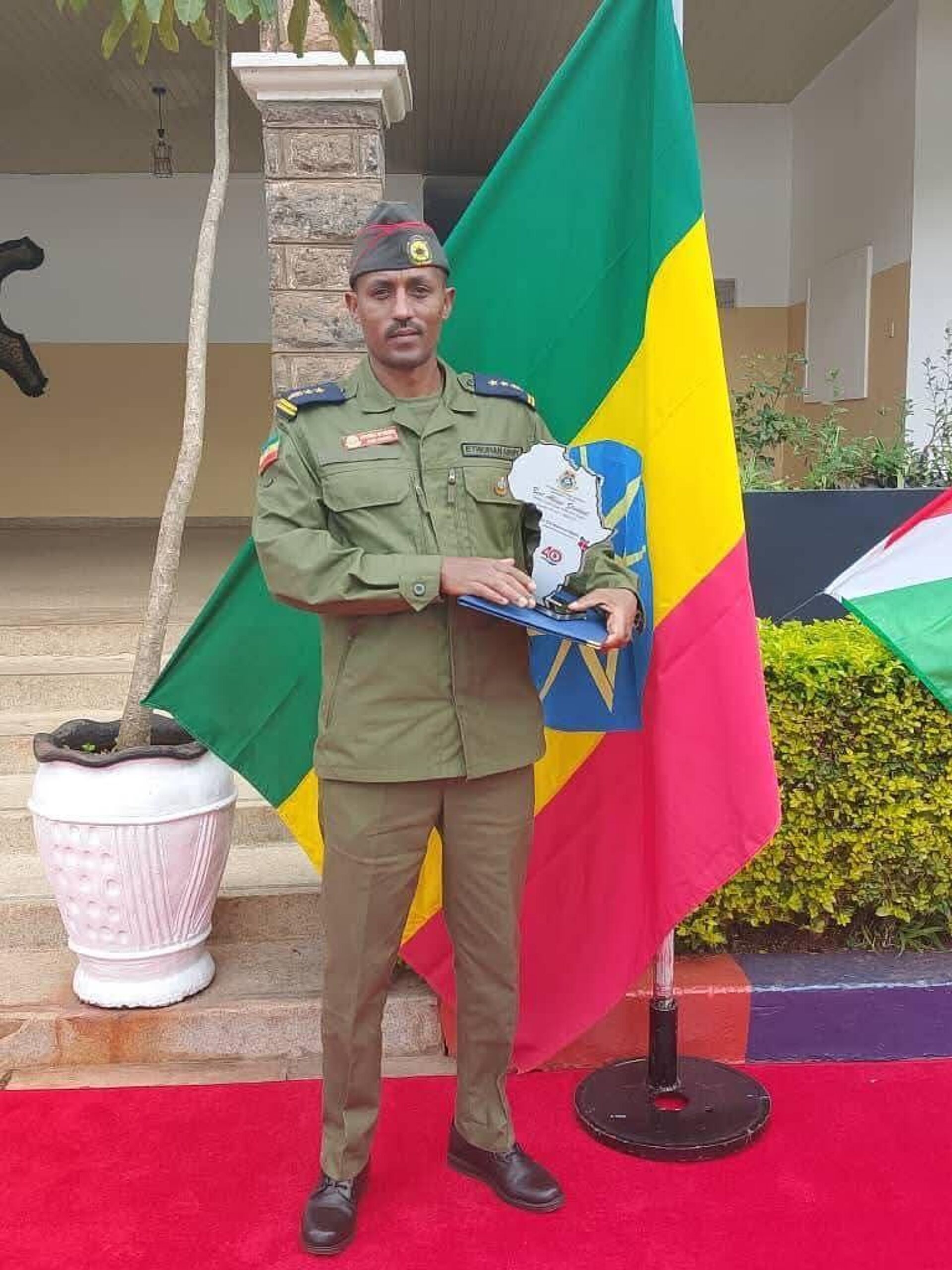 ኢትዮጵያዊው ሌተናል ኮሎኔል ኬንያ ከሚገኘው የሲኒየር ጥምር ኮማንድ እና ስታፍ ኮሌጅ የላቀ ውጤት በማስመዝገብ ተመረቁ - Sputnik አፍሪካ, 1920, 06.06.2025