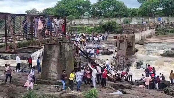 #viral | በህንድ ኩንዳ ማላ ጎብኚዎች የነበሩበት ድልድይ ተደረመሠ - Sputnik አፍሪካ