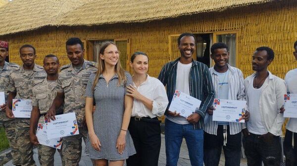 አጭር የሩሲያኛ ቋንቋ ሥልጠና የወሰዱ የኢትዮጵያ መከላከያ ሠራዊት አባላት ሠርተፍኬት ተቀበሉ - Sputnik አፍሪካ