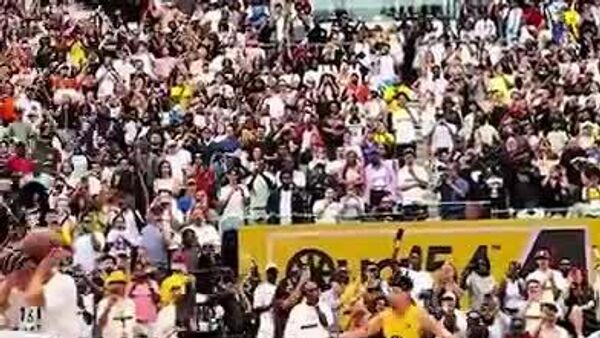 #viral | 1 ነጥብ 76 ሜትር የሚረዝመው ቻይናዊው የቅርጫት ኳስ ኮከብ ቼን ደንግሺንግ በሰፈር የቅርጫት ኳስ ፉከክር ነግሷል - Sputnik አፍሪካ