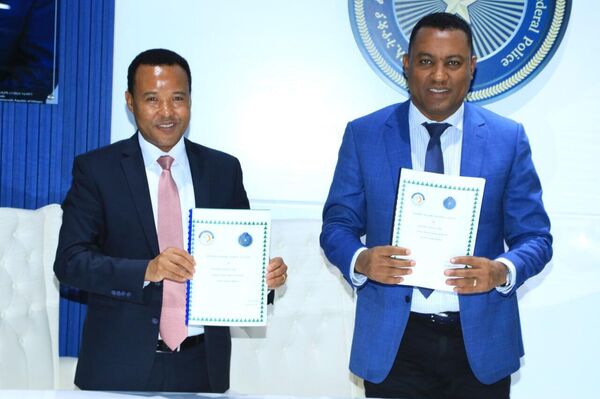 የኢትዮጵያ አርቲፊሻል ኢንተለጀንስ ኢንስቲትዩትና ፌደራል ፖሊስ ስማርት ፖሊስ ስቴሽን ለማልማት የሚያስችል ስምምነት ተፈራረሙ የኢትዮጵያ አርቲፊሻል ኢንተለጀንስ ኢንስቲትዩትና ፌደራል ፖሊስ ስማርት ፖሊስ ስቴሽን ለማልማት የሚያስችል ስምምነት ተፈራረሙ - Sputnik አፍሪካ