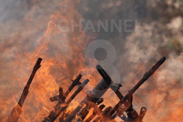 ትጥቅ የፈቱ የኩርዲስታን የሠራተኞች ፓርቲ አባላት የጦር መሳሪያዎቻቸውን አቃጠሉ ትጥቅ የፈቱ የኩርዲስታን የሠራተኞች ፓርቲ አባላት የጦር መሳሪያዎቻቸውን አቃጠሉ - Sputnik አፍሪካ