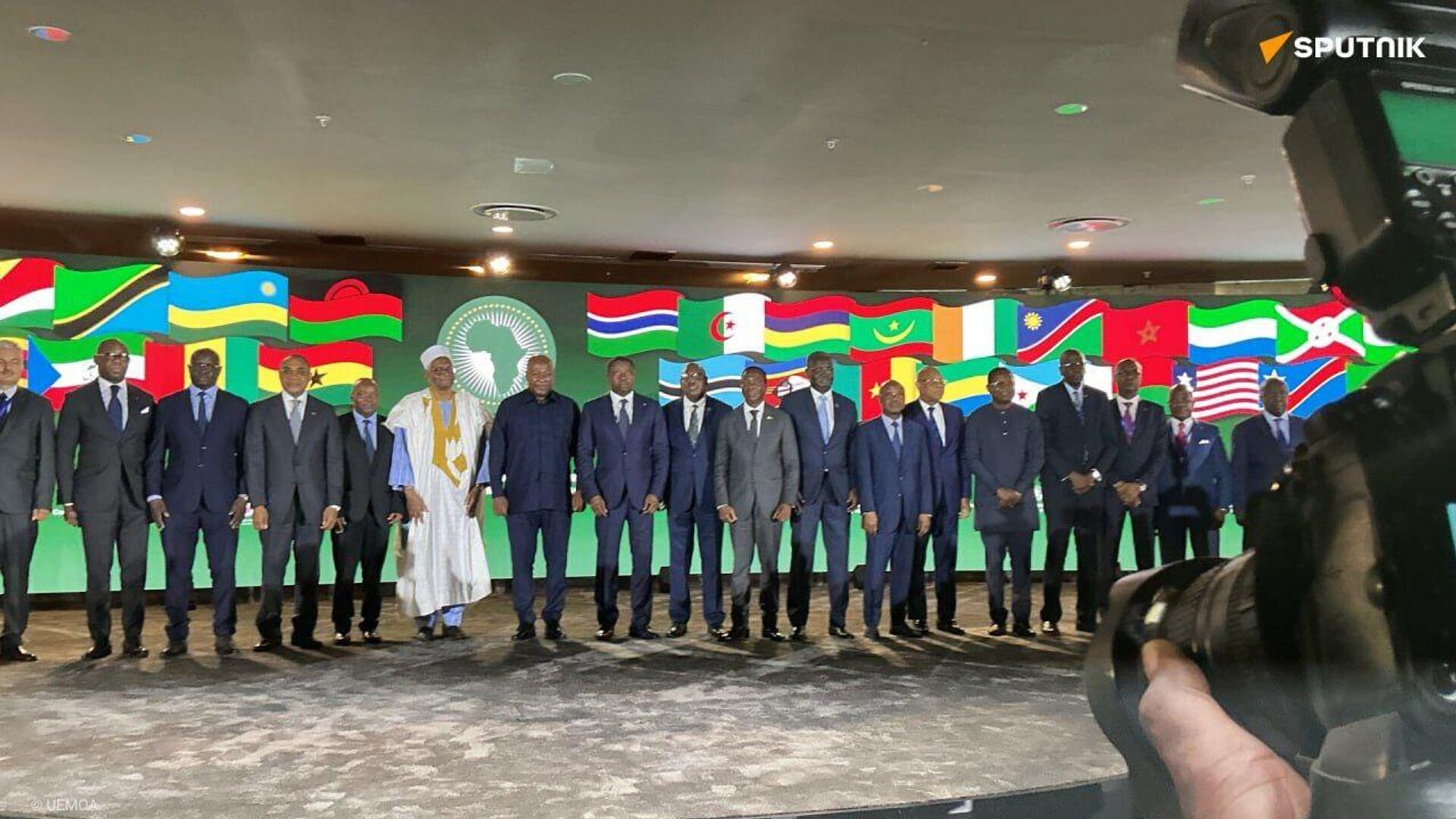 የሳሕል ሀገራት ጥምረት ከምዕራብ አፍሪካ ኢኮኖሚ እና የገንዘብ ሕብረት ‘አንገታቸውን ቀና አድርገው’ መውጣት አለባቸው - ባለሙያ የሳሕል ሀገራት ጥምረት ከምዕራብ አፍሪካ ኢኮኖሚ እና የገንዘብ ሕብረት ‘አንገታቸውን ቀና አድርገው’ መውጣት አለባቸው - ባለሙያ - Sputnik አፍሪካ, 1920, 21.07.2025