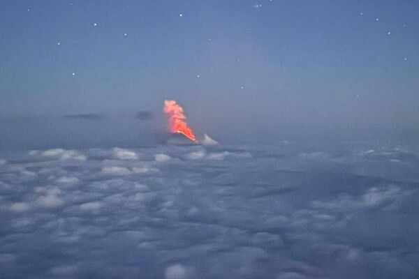 በሩሲያ ካምቻትካ የተከሰተውን መሬት መንቀጥቀጥ ተከትሎ እሳተ ጎሞራ ፈነዳ - Sputnik አፍሪካ