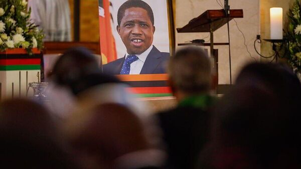 የቀድሞው የዛምቢያ ፕሬዝዳንት የቀብር ክርክር ተባባሰ - የቤተሰባቸውን ይግባኝ ተከትሎ አስከሬኑን ወደ ሉሳካ የመመለሱ ሂደት ታገደ - Sputnik አፍሪካ