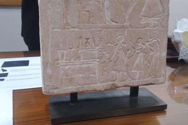 ግብጽ 13 የተሰረቁ ቅርሶችን ከብሪታንያ እና ከጀርመን አስመለሰች ግብጽ 13 የተሰረቁ ቅርሶችን ከብሪታንያ እና ከጀርመን አስመለሰች - Sputnik አፍሪካ