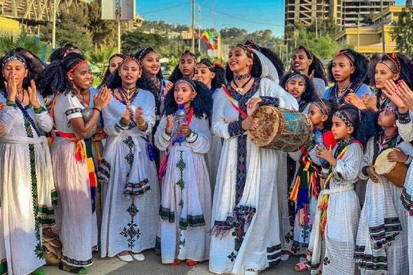 የአሸንድዬ፣ ሶለል፣ ሻደይ እና አይኒዋሪ ፌስቲቫሎች በዩኔስኮ የማይዳሰስ ቅርስነት መመዝገባቸው የሀገሪቱን የባሕል ማንነቶች ለመጠበቅ መሠረት እንደሚሆን ተገለፀ የአሸንድዬ፣ ሶለል፣ ሻደይ እና አይኒዋሪ ፌስቲቫሎች በዩኔስኮ የማይዳሰስ ቅርስነት መመዝገባቸው የሀገሪቱን የባሕል ማንነቶች ለመጠበቅ መሠረት እንደሚሆን ተገለፀ - Sputnik አፍሪካ