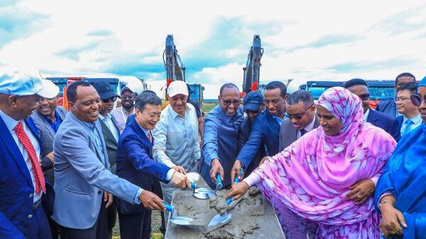 ሀገራዊና ዓለም አቀፋዊ የገበያ ተደራሽነትን ያሳድጋል የተባለው የሜኢሶን- ድሬዳዋ የፍጥነት መንገድ ግንባታ ተጀመረ - Sputnik አፍሪካ