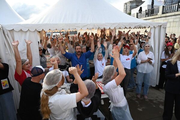 #viral | ያልተለመደ የሩሶ-ቻይና ክብረወሰን፤ በ20 ደቂቃ ውስጥ 11 ሺህ 254 ፔልሜኒ ተዘጋጀ - Sputnik አፍሪካ