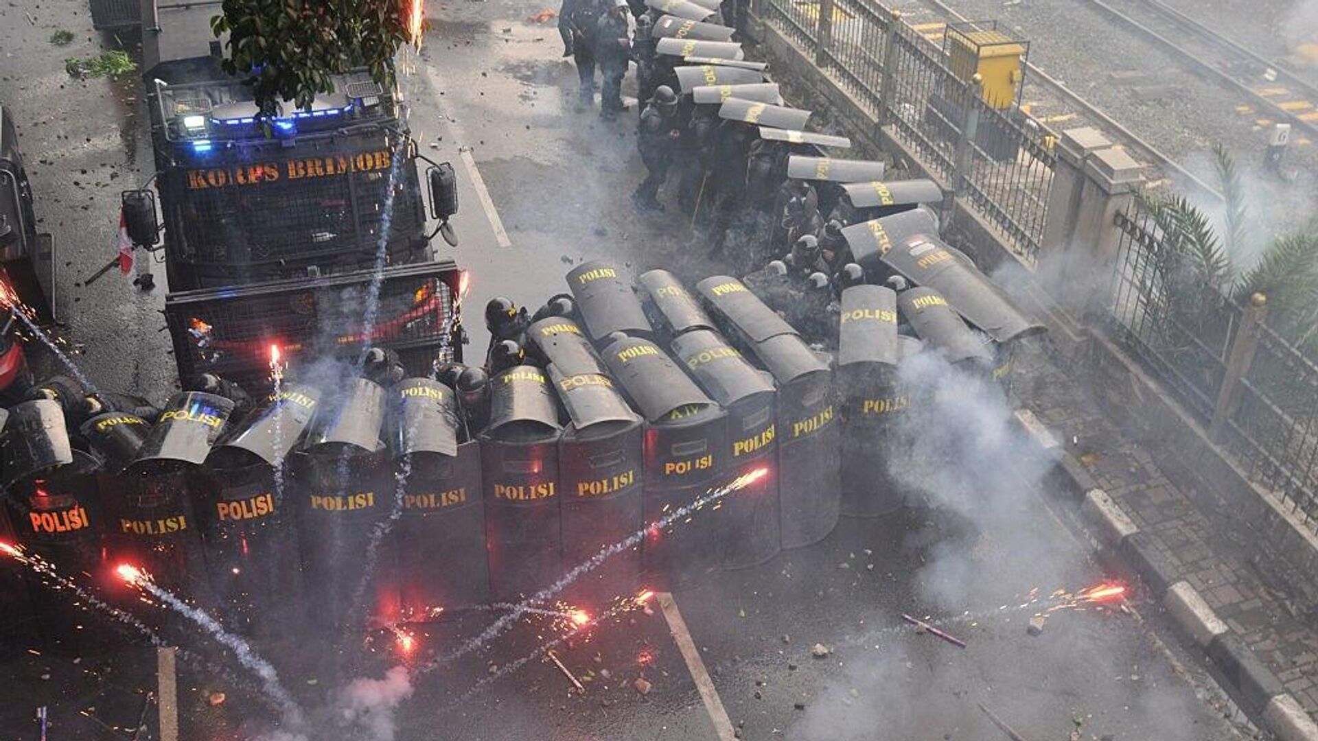የኢንዶኔዥያው አመጽ የፕሬዝዳንት ሱቢያንቶ የሻንጋይ ትብብር ጉባኤን ለማስተጓጎል በውጭ ኃይል የተቀነባበረ ሊሆን እንደሚችል ባለሙያ ተናገሩ የኢንዶኔዥያው አመጽ የፕሬዝዳንት ሱቢያንቶ የሻንጋይ ትብብር ጉባኤን ለማስተጓጎል በውጭ ኃይል የተቀነባበረ ሊሆን እንደሚችል ባለሙያ ተናገሩ - Sputnik አፍሪካ, 1920, 31.08.2025