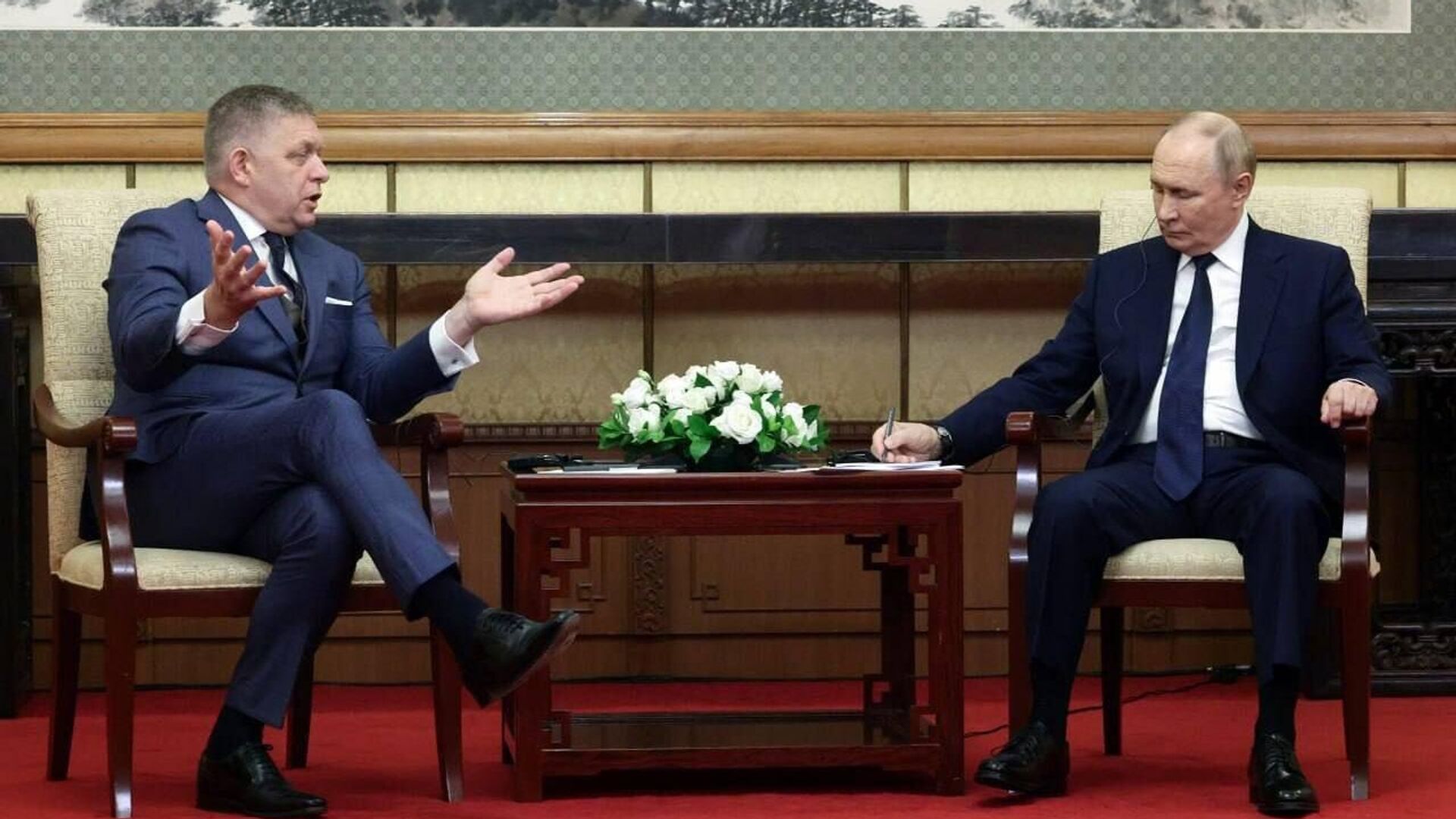 ከስሎቫኪያ ጠቅላይ ሚኒስትር ሮበርት ፊኮ ጋር ባደረጉት ውይይት የሩሲያ ፕሬዝዳንት ያነሷቸው ቁልፍ ነጥቦች፦ ከስሎቫኪያ ጠቅላይ ሚኒስትር ሮበርት ፊኮ ጋር ባደረጉት ውይይት የሩሲያ ፕሬዝዳንት ያነሷቸው ቁልፍ ነጥቦች፦ - Sputnik አፍሪካ, 1920, 02.09.2025
