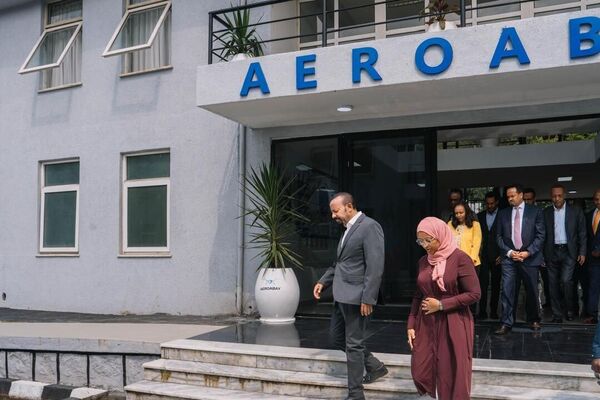 ጠቅላይ ሚኒስትር ዐቢይ አሕመድ አነስተኛ የንግድ ድሮኖች ማምረቻ ይፋ አደረጉ - Sputnik አፍሪካ