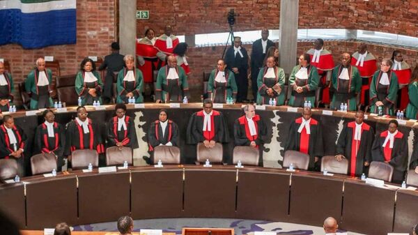 የደቡብ አፍሪካ ሕገ-መንግሥታዊ ፍርድ ቤት ባሎች የሚስቶቻቸውን የአባት ስም መጠቀም እንዲችሉ ፈቀደ - Sputnik አፍሪካ