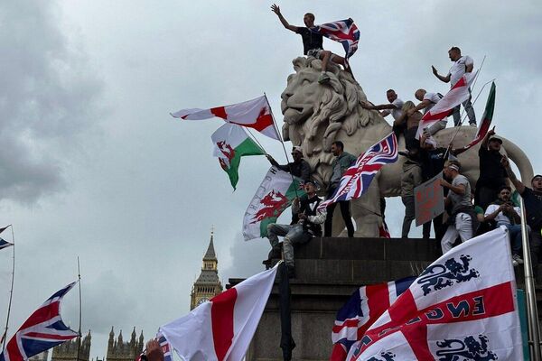 ታላቅ ሃሳብን በነፃነት የመግለፅ መብት እና ፀረ-ኢሚግሬሽን ሰልፍ በለንደን ተካሄደ - Sputnik አፍሪካ
