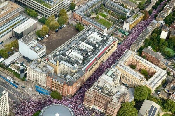 ታላቅ ሃሳብን በነፃነት የመግለፅ መብት እና ፀረ-ኢሚግሬሽን ሰልፍ በለንደን ተካሄደ - Sputnik አፍሪካ