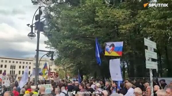 ጀርመን በዩክሬን እና መካከለኛው ምስራቅ የምታደርገውን ጣልቃ ገብነት በመቃወም 20 ሺ የሚደርሱ ሰልፈኞች ዛሬ በርሊን አደባባይ ወጡ - Sputnik አፍሪካ