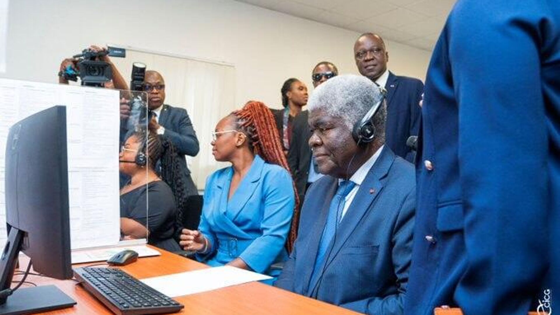 'መንግሥት እያዳመጠ ነው'፤ የአይቮሪ ኮስት መንግሥት ያስጀመረው አዲስ የስልክ ጥሪ ማዕከል 'መንግሥት እያዳመጠ ነው'፤ የአይቮሪ ኮስት መንግሥት ያስጀመረው አዲስ የስልክ ጥሪ ማዕከል - Sputnik አፍሪካ, 1920, 14.09.2025