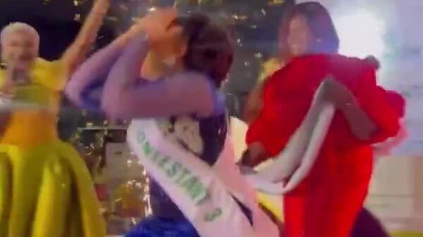 በናይጄሪያ የተዘጋጀው የአልቤኒዝም የቁንጅና ውድድር አሸናፊ ልዩ ንግሥት ዘውድ ደፋች - Sputnik አፍሪካ