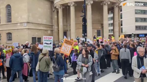 የትራምፕን የብሪታንያ ጉብኝት የሚቃወም ሕዝባዊ ሰልፍ በማዕከላዊ ለንደን ተጀመረ - Sputnik አፍሪካ