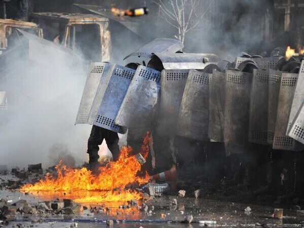 የፖሊስ አባላት በኪየቭ መሃል ከተማ በተካሄደው ግጭት ወቅት - Sputnik አፍሪካ