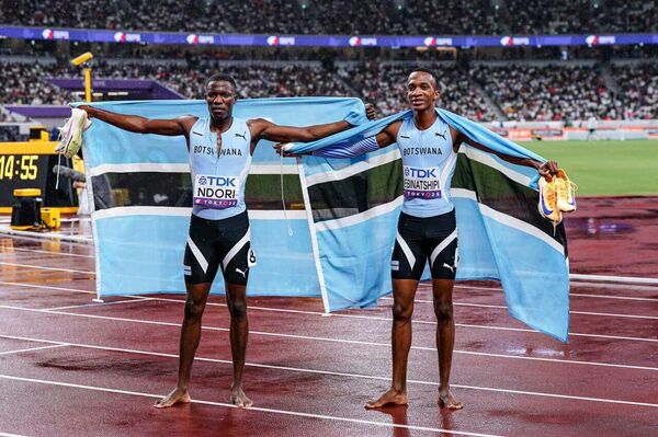 የቦትስዋና አትሌት በወንዶች የዓለም ሻምፒዮና ታሪክ ለሀገሩ የመጀመሪያውን የወርቅ ሜዳሊያ በቶኪዮ አሸነፈ የቦትስዋና አትሌት በወንዶች የዓለም ሻምፒዮና ታሪክ ለሀገሩ የመጀመሪያውን የወርቅ ሜዳሊያ በቶኪዮ አሸነፈ - Sputnik አፍሪካ
