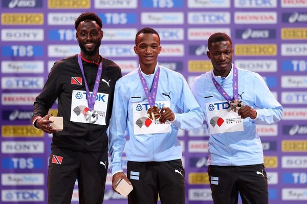 የቦትስዋና አትሌት በወንዶች የዓለም ሻምፒዮና ታሪክ ለሀገሩ የመጀመሪያውን የወርቅ ሜዳሊያ በቶኪዮ አሸነፈ የቦትስዋና አትሌት በወንዶች የዓለም ሻምፒዮና ታሪክ ለሀገሩ የመጀመሪያውን የወርቅ ሜዳሊያ በቶኪዮ አሸነፈ - Sputnik አፍሪካ