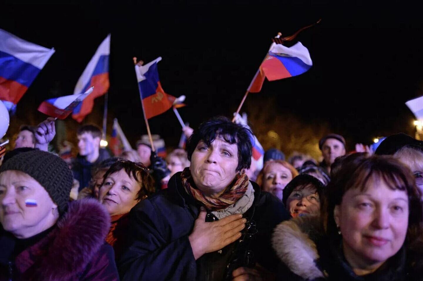 የሴባስቶፖል ነዋሪዎች ከክራይሚያ ሕዝበ ውሳኔ በኋላ በተካሄደው አከባበር ላይ። - Sputnik አፍሪካ