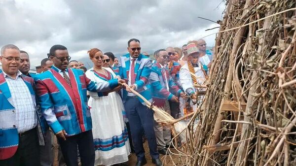 የ2018 የከምባታ ብሔር ዘመን መለወጫ ‘‘መሳላ’’ በዓል በዱራሜ ከተማ በድምቀት ተከበረ - Sputnik አፍሪካ