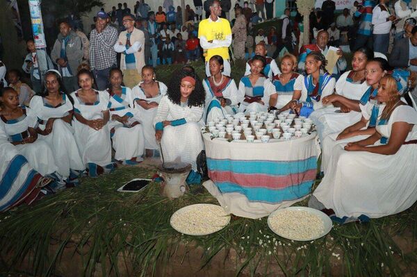 የ2018 የከምባታ ብሔር ዘመን መለወጫ ‘‘መሳላ’’ በዓል በዱራሜ ከተማ በድምቀት ተከበረ የ2018 የከምባታ ብሔር ዘመን መለወጫ ‘‘መሳላ’’ በዓል በዱራሜ ከተማ በድምቀት ተከበረ - Sputnik አፍሪካ