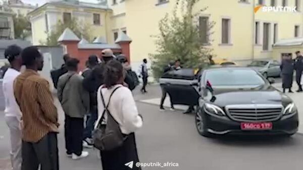 ሩሲያ ውስጥ የሚኖሩ የጊኒ ዜጎች በሕገ- መንግሥት ማሻሻያ ሕዝበ ውሳኔ ላይ ለመጀመሪያ ጊዜ ተሳተፉ - Sputnik አፍሪካ