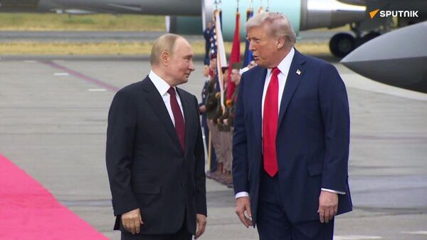 ፑቲን ከትራምፕ ጋር ለተፈጠረው ገንቢ ግንኙነት እና በጣም አሳሳቢ በሆኑ ጉዳዮች ዙሪያ በግልፅ የመወያየት እድል መኖሩን ዋጋ እንደሚሰጡ ክሬምሊን ገለፀ - Sputnik አፍሪካ