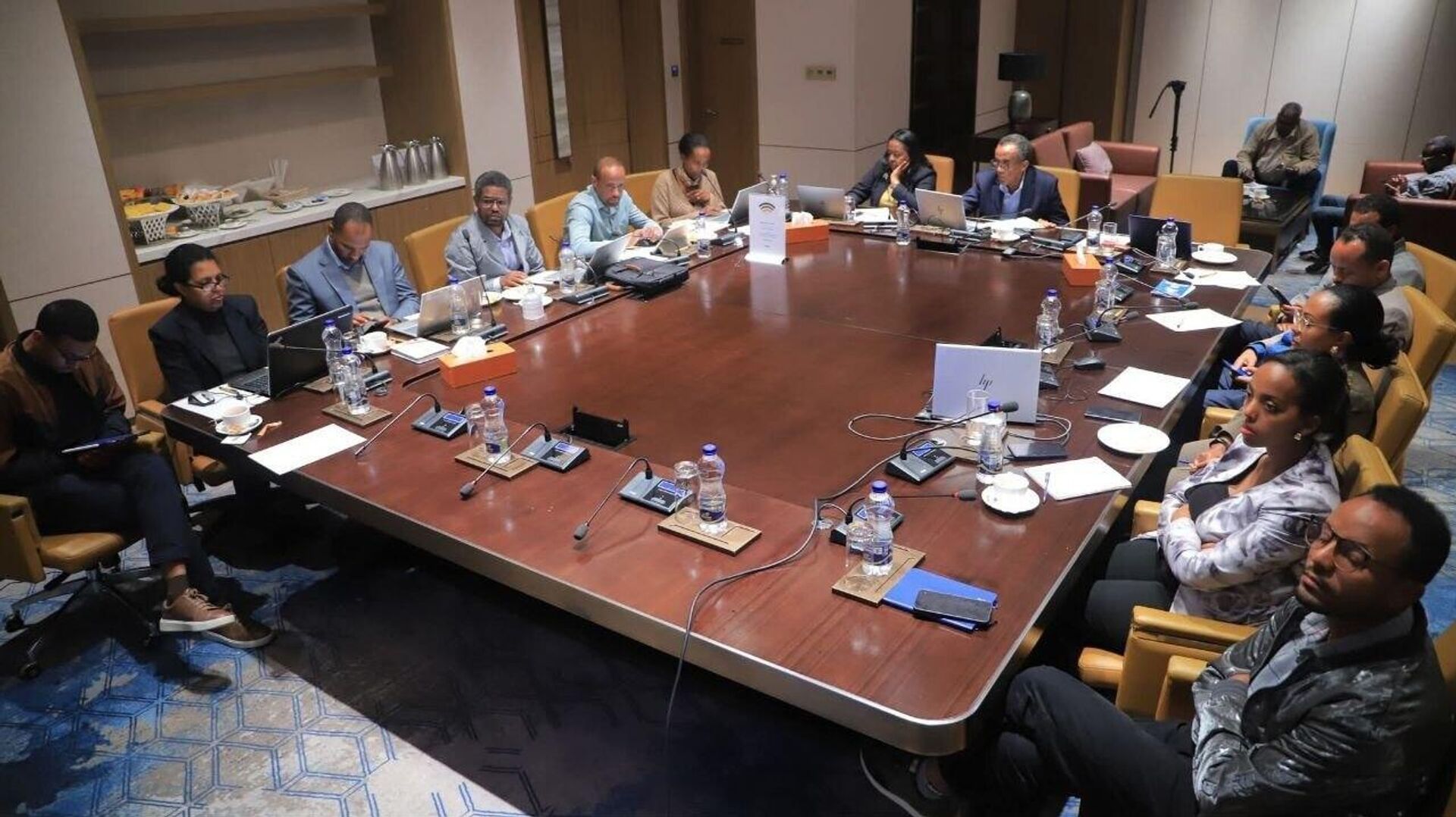 የአዳማ-አዋሽ ፈጣን መንገድ ግንባታን ማስጀመሪያ የ181 ሚሊዮን ዶላር የፋይናንስ ድጋፍ ድርድር ተጠናቀቀ የአዳማ-አዋሽ ፈጣን መንገድ ግንባታን ማስጀመሪያ የ181 ሚሊዮን ዶላር የፋይናንስ ድጋፍ ድርድር ተጠናቀቀ - Sputnik አፍሪካ, 1920, 23.09.2025