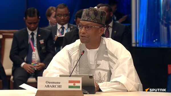 ኒጀር በጣም ትንሽ አገር ናት፤ በጣም ድሃ አገር ናት ብለው የሚያምኑ ድሃም ሆነ ትንሽ አለመሆኗን ሲያውቁ ይገረማሉ የኒጀር የማዕድን ሚኒስትር - Sputnik አፍሪካ