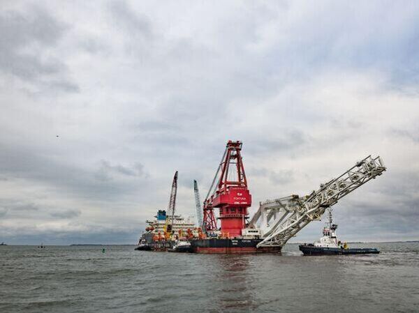 የቧንቧ ዝርጋታ መርከብ ፎርቱና ከዊስማር ወደብ ስትወጣ የቧንቧ ዝርጋታ መርከብ ፎርቱና ከዊስማር ወደብ ስትወጣ - Sputnik አፍሪካ