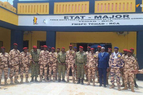 ቻድ እና ማዕከላዊ አፍሪካ 'እየተወሳሰቡ የመጡ' የፀጥታ ችግሮችን ለመጋፈጥ ኅብረት ፈጠሩ ቻድ እና ማዕከላዊ አፍሪካ 'እየተወሳሰቡ የመጡ' የፀጥታ ችግሮችን ለመጋፈጥ ኅብረት ፈጠሩ - Sputnik አፍሪካ