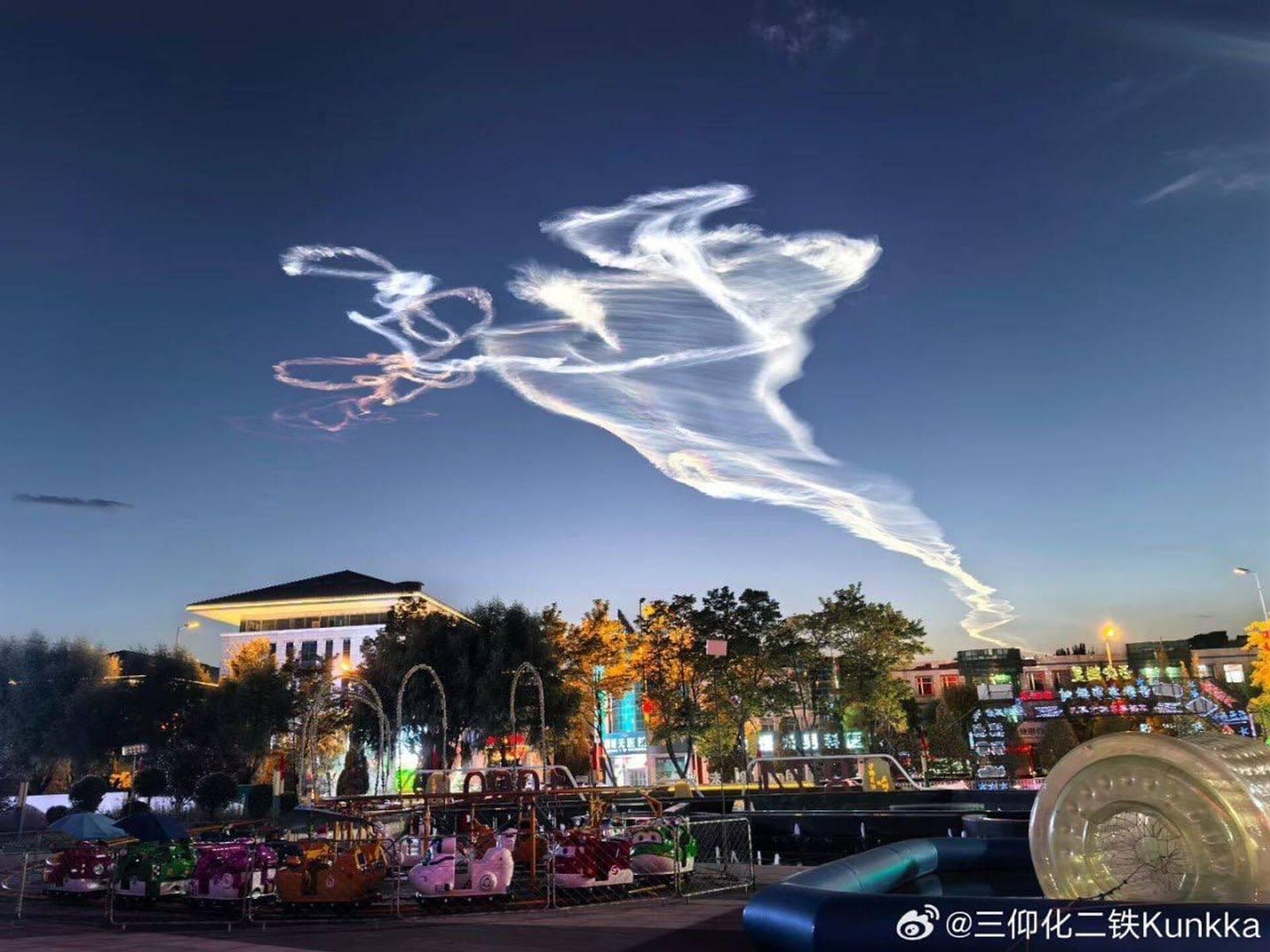 #viral | ምስጢራዊ ደመናዎች እና ብልጭታዎች የቻይናን ሰማይ አደመቁ - Sputnik አፍሪካ, 1920, 30.09.2025