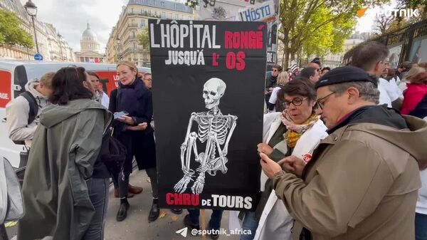 የጤና ባለሙያዎች በፓሪስ ሰላማዊ ሰልፍ አካሄዱ - Sputnik አፍሪካ