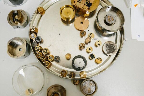 ናኖ ፓርቲክሎችን ለአዳዲስ የፋሻ ዓይነቶች፣ ፀረ-ባክቴሪያ ሽፋኖች፣ የውሃ ማጣሪያዎች ያዋለችው ወጣት ሩሲያዊ ሳይንቲስት ናኖ ፓርቲክሎችን ለአዳዲስ የፋሻ ዓይነቶች፣ ፀረ-ባክቴሪያ ሽፋኖች፣ የውሃ ማጣሪያዎች ያዋለችው ወጣት ሩሲያዊ ሳይንቲስት - Sputnik አፍሪካ